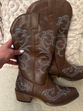 Women’s dark brown faux leather Boots with Side Zip